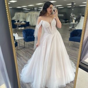 Essense of Australia Wedding Dress D4130